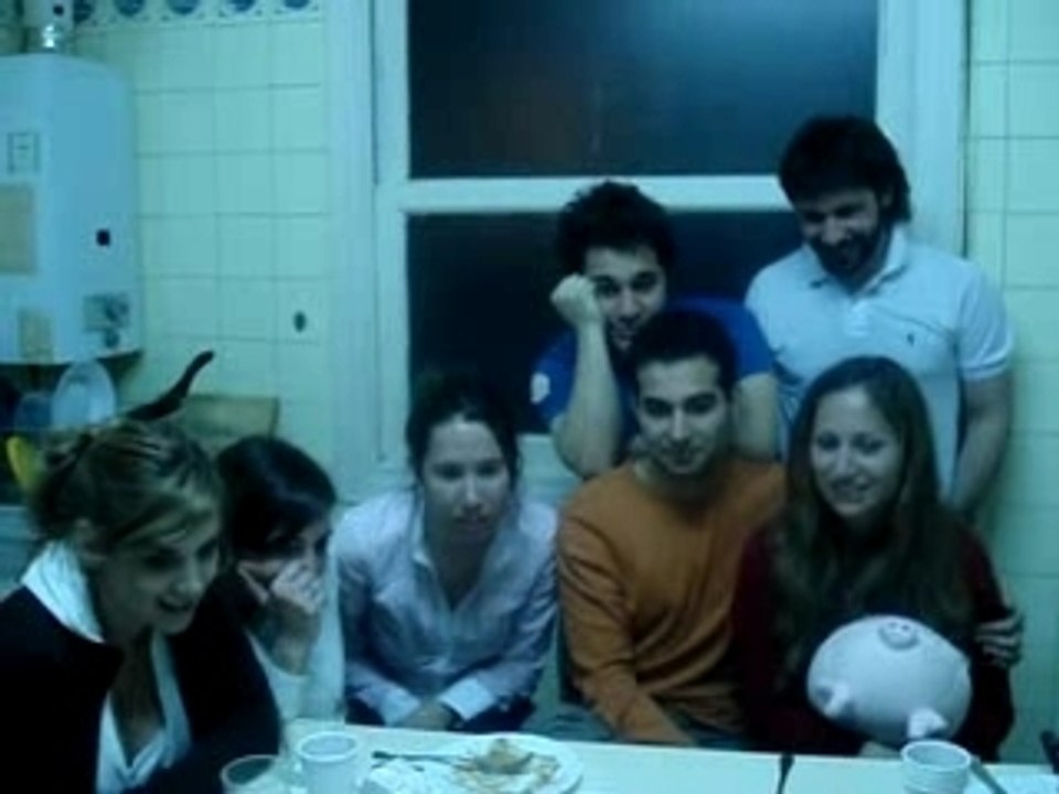 2 girls 1 cup en "una casa de locos" - BILBO - (reactions)