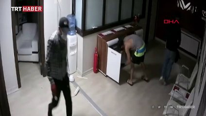 Çelik kasa hırsızları kamerada