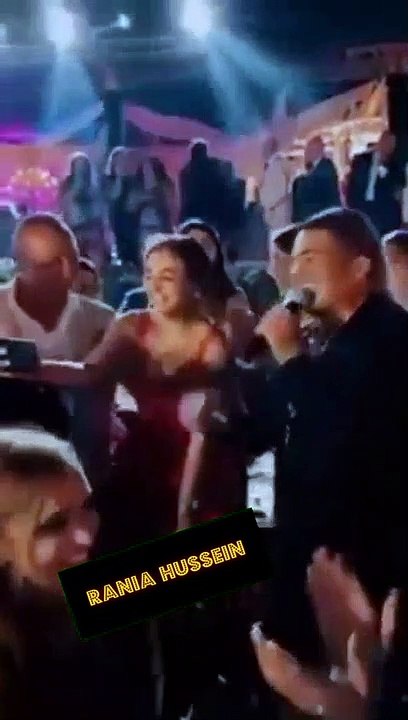 عمرو دياب يغنى ويرقص مع دينا الشربيني