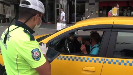 Taksim’de ticari taksilere korona virüs denetimi