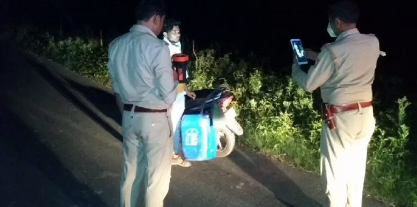 नियमों का उल्लंघन करने पर पुलिस ने काटा ऑनलाइन चालान