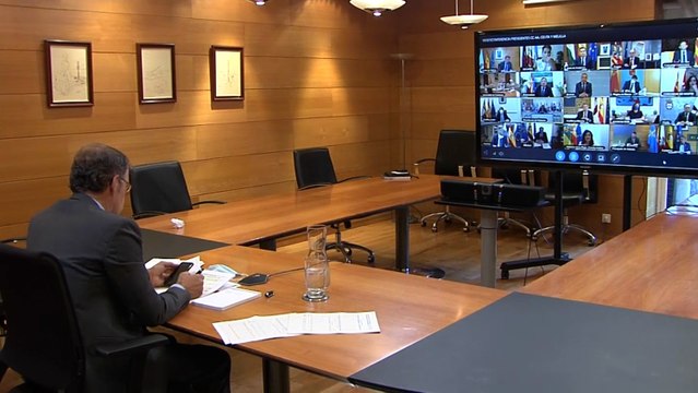 Feijóo durante la conferencias de presidentes autonómicos con Pedro Sánchez