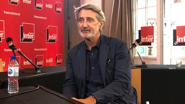 Antoine de Caunes en escale à Deauville avant le Festival