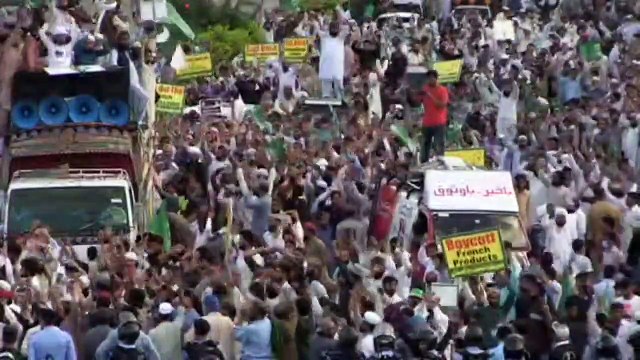 Charlie Hebdo - Regardez ces milliers de personnes qui ont protesté hier au Pakistan contre la France et la republication des caricatures