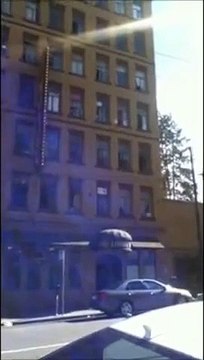 Vider sa chambre d'hotel... par la fenêtre