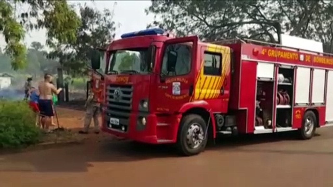 Incêndio em vegetação mobiliza Corpo de Bombeiros ao Bairro Santa Felicidade