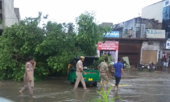 पलक झपकते ही गिर पड़ा तीन परिवारों पर दुखों का