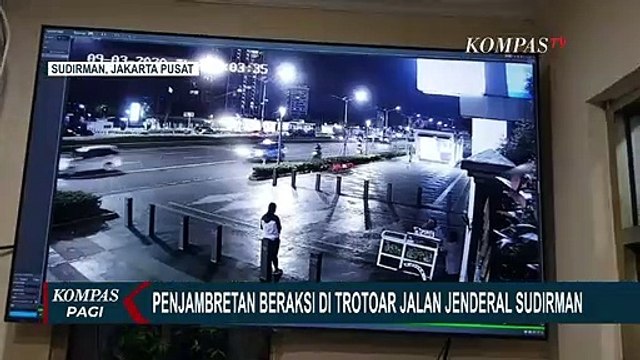 Detik-Detik Pejalan Kaki Telak Kena Jambret di Trotoar Sudirman
