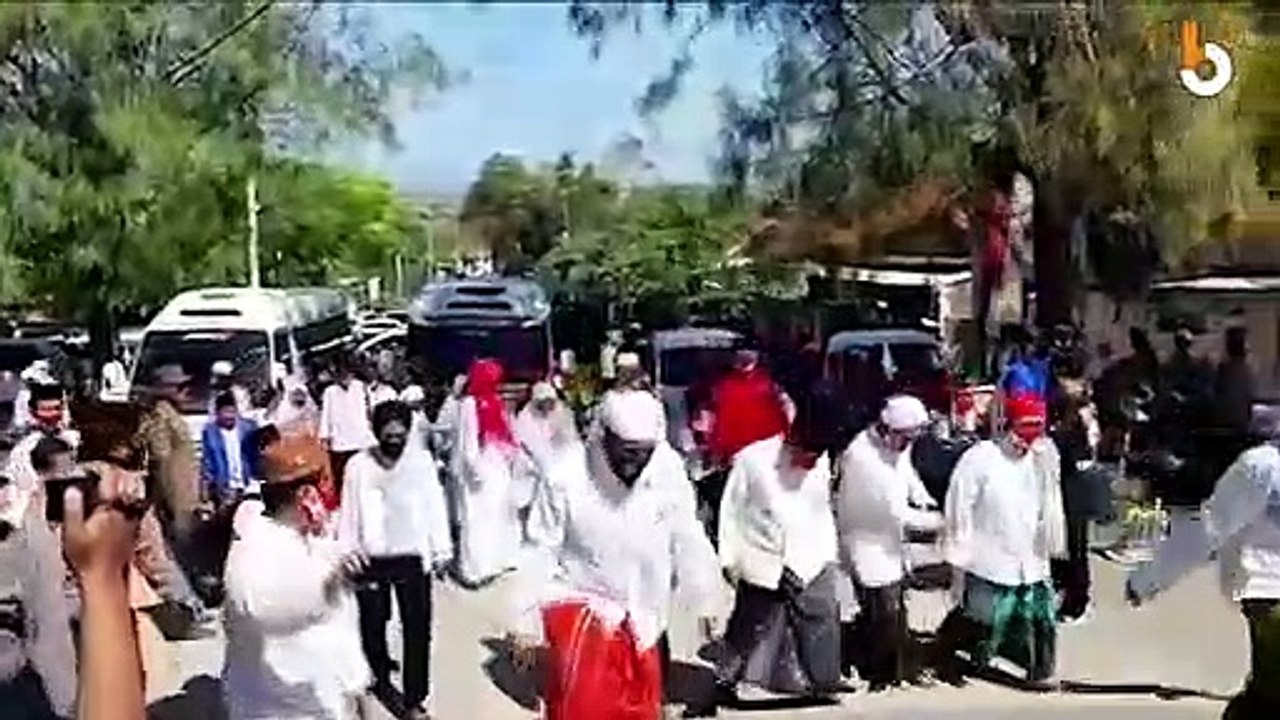 SEBELUM DAFTAR KE KPU, PASANGAN FAUZI-EVA ZIARAH DI ASTA TINGGI