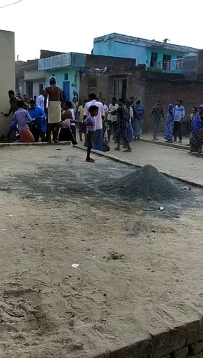 बदायूंमें रंजिश को लेकर दो पक्षों में जमकर मारपीट, वीडियो वायरल