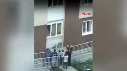 Apartmanda yangın çıktı; camdan atılan çocuklar böyle kurtarıldı