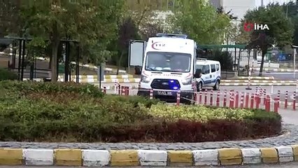 Müezzin kendisini boynundan bıçaklayan eşini boğarak öldürdü!