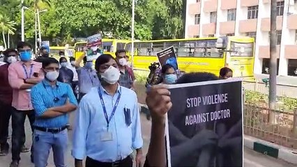 மருத்துவர் மீது தாக்குதல்.. நிர்வாகத்தை எதிர்த்து ஜிப்மர் மருத்துவர்கள் கண்டன பேரணி