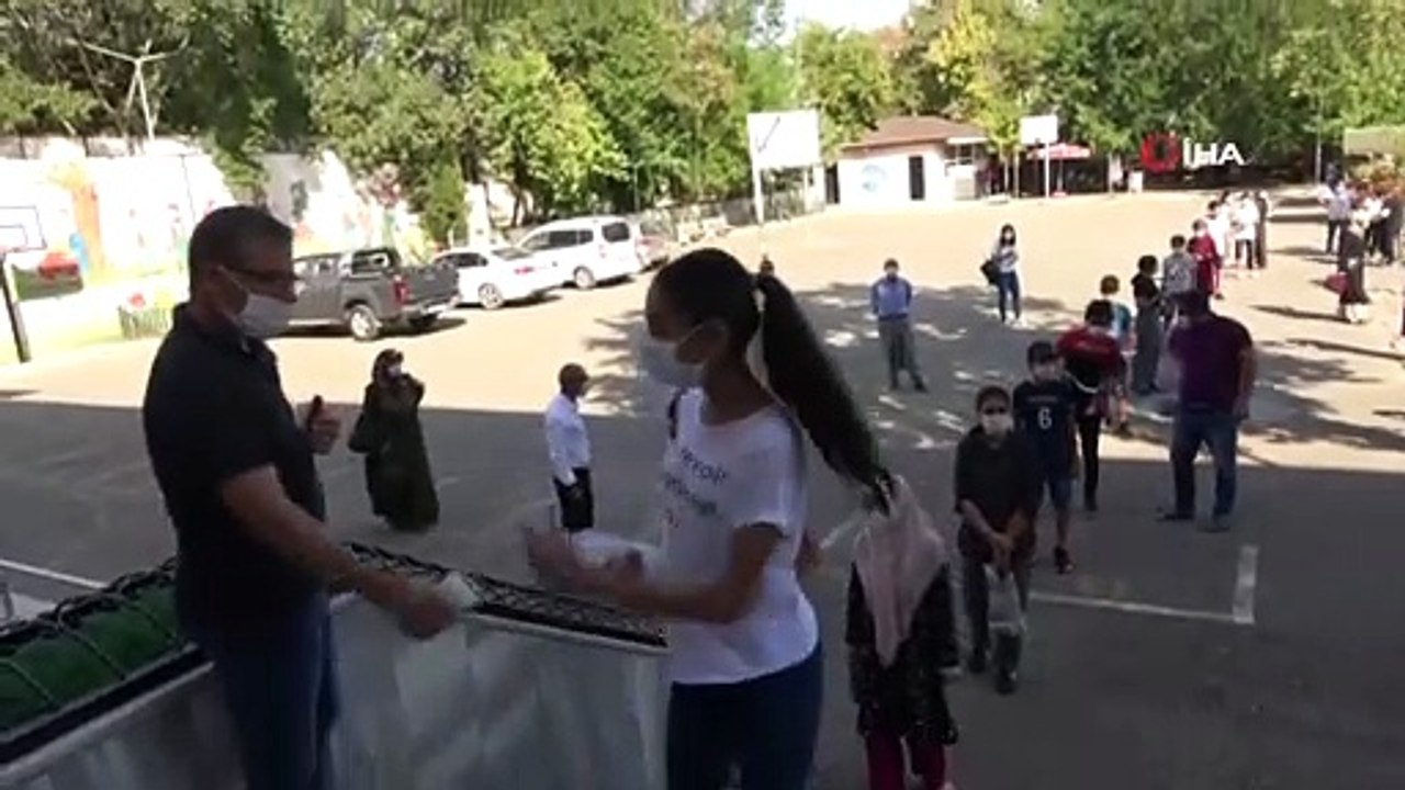 - Bursluluk Sınavında sosyal mesafe hassasiyeti