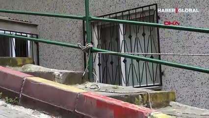 Askıda minibüs! Devrilmesin diye böyle tuttular