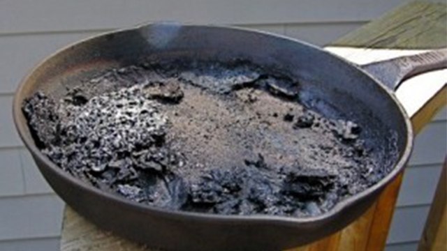 जले बर्तन साफ करने के घरेलू उपाय | जले बर्तन कैसे साफ करें | जले बर्तन को साफ करने का तरीका |Boldsky