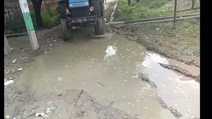 जलभराव की समस्या से स्थानीय लोग परेशान, प्रशासन नहीं दे रहा है ध्यान