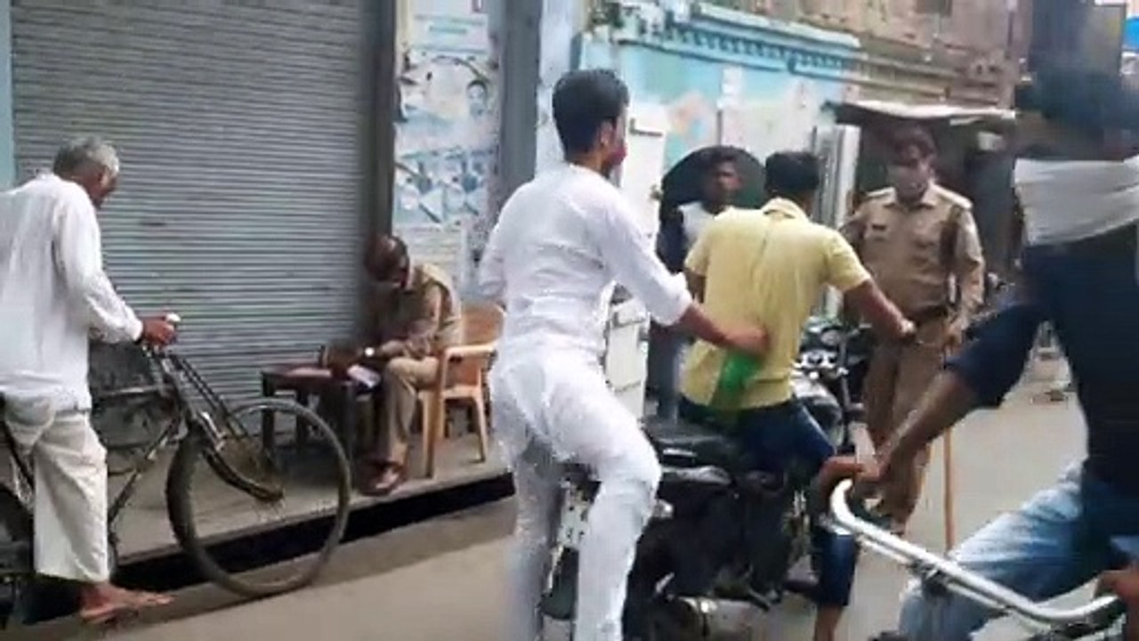 कांधला पुलिस का अभियान बिना मास्क के घूम रहे बाजारों में काटे गए चालान