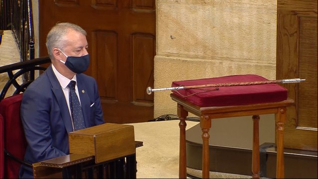 Urkullu toma posesión de su cargo como Lehendakari tras jurar ante el Árbol de Gernika