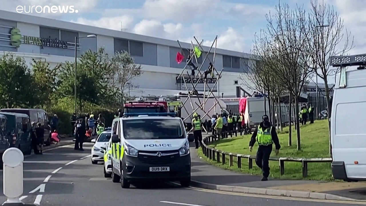England: Umweltaktivisten blockieren die Auslieferung von Tageszeitungen