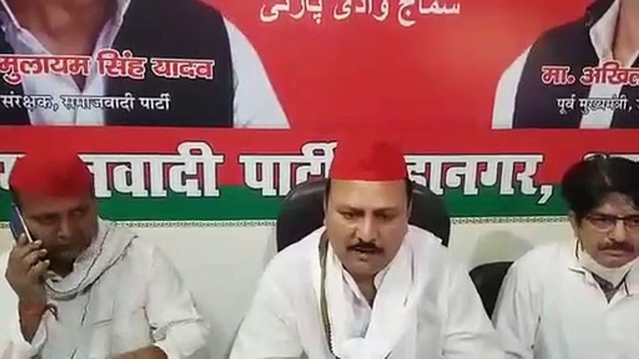 समाजवादी पार्टी की प्रथम बैठक फ़तेहाबाद रोड स्थित पार्टी कार्यालय पर सम्पन