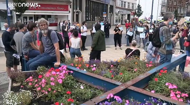 Manifestations pro et anti-migrants à Douvres