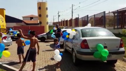 Video herunterladen: Servidores do Cmei Professora Felisbina Bittencourt realizam carreata da saudade