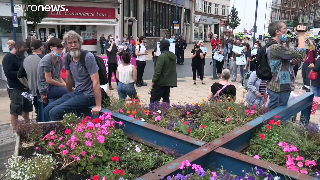 Rival protests in Dover as more migrants and refugees cross the Channel