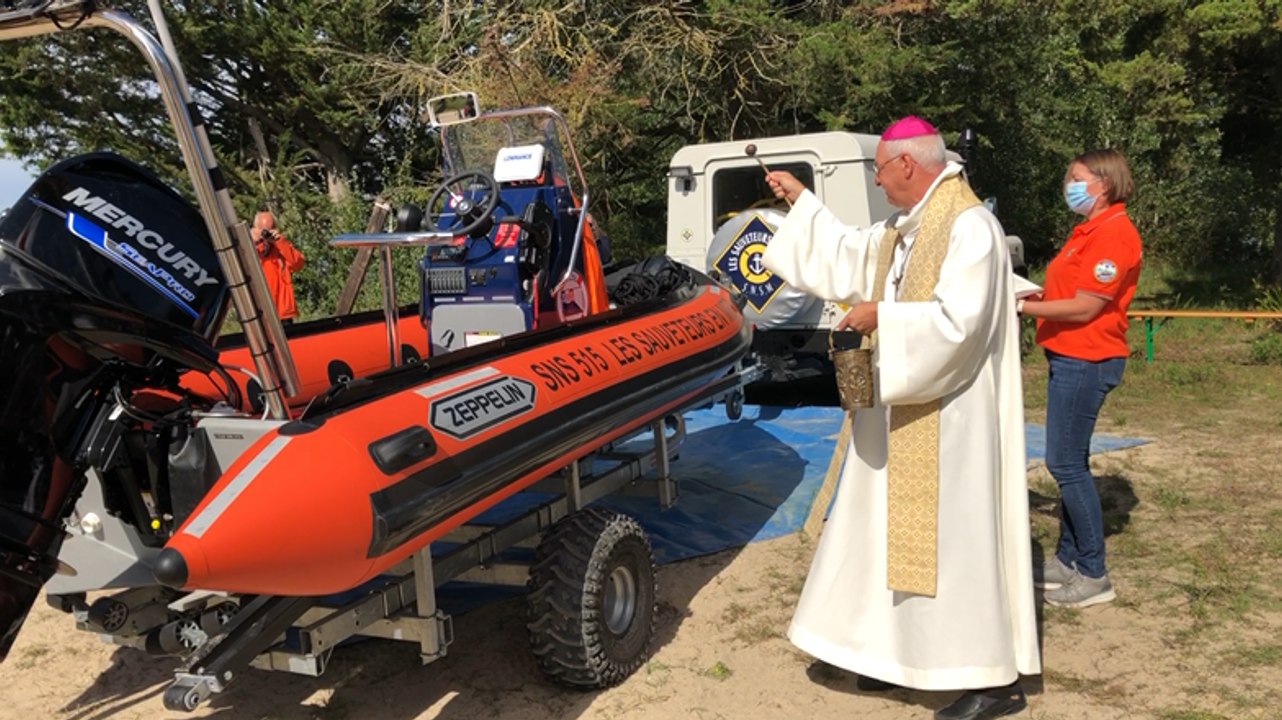 Station SNSM de Genêts : le nouveau bateau béni