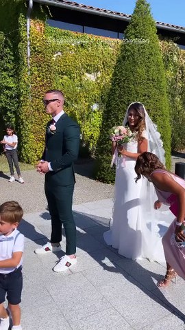 Wafa filmée le jour de son mariage avec Oliver, le 5 septembre 2020, par sa  soeur Rania. - Vidéo Dailymotion
