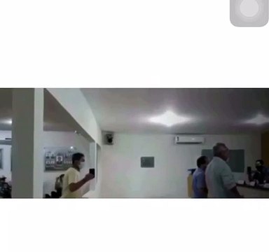 Confusão em Câmara de vereadores na Paraíba acaba com bate-boca e uma pessoa ferida na cabeça