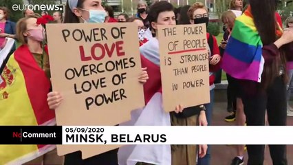 Belaruslu kadınlar Lukaşenko'nun istifası için Minsk sokaklarında yürüdü | Video