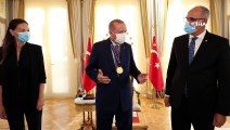 Cumhurbaşkanı Erdoğan, Türkiye 19 Yaş Altı Kız Voleybol Millî Takımı'nı kabul etti