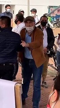 Hombre lanza insultos homofóbicos a la alcaldesa de Bogotá, Claudia López