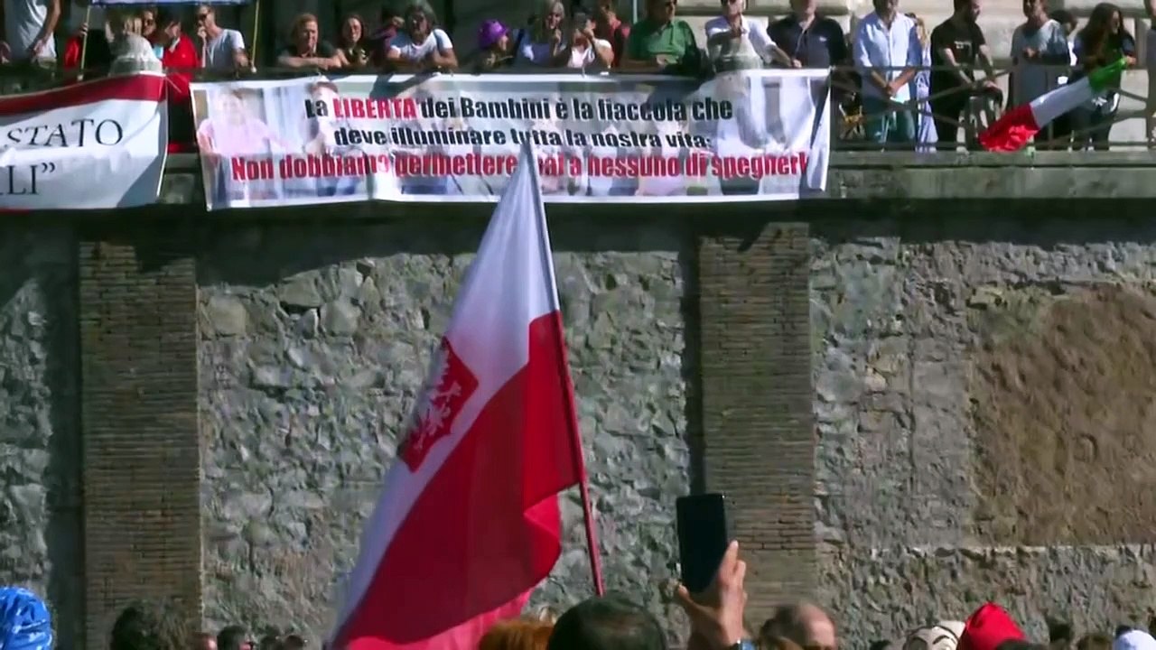 Protesto em Roma contra máscaras e vacinas