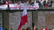 Un millar de personas se manifiestan en Roma contra las mascarillas y las vacunas