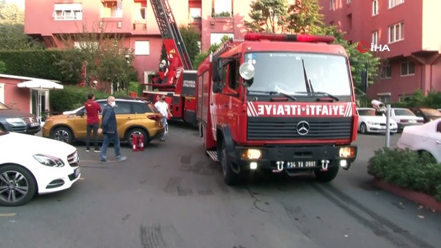 Levent’te yangında mahsur kalanlar itfaiyenin merdiven aracıyla kurtarıldı
