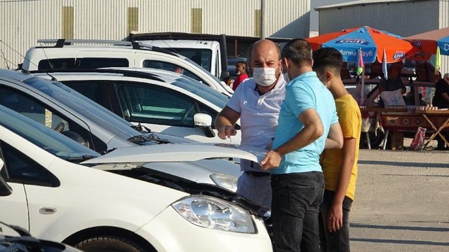 İkinci el otomobil fiyatları isyan ettirdi! Pazar dolu ama alan yok