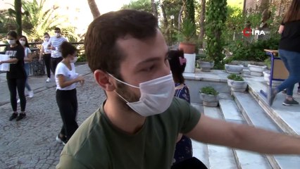 İzmir'de KPSS, korona virüs tedbirleriyle başladı