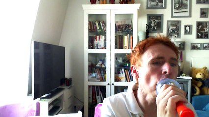 Wiwi égratigne "quelque chose noir"