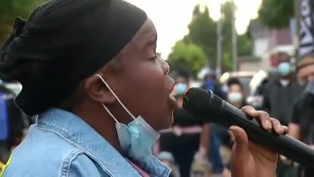 Miles de personas participan en Rochester en una marcha antirracista que pide justicia por la muerte de Daniel Prude