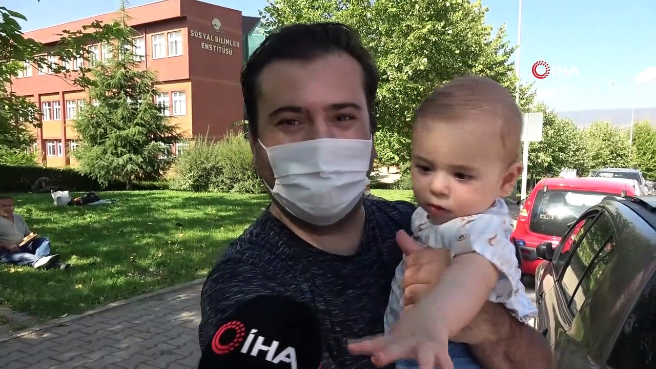 Anneler sınava girdi, bebekler babalara kaldı