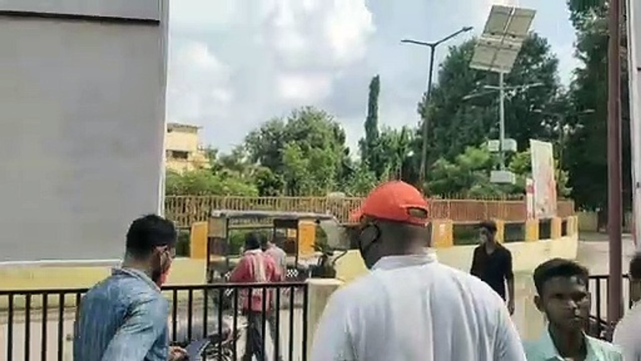 गोंडा पुलिस ने सादी वर्दी में मचाया तांडव, युवक का चेहरा तारों में रगड़ा