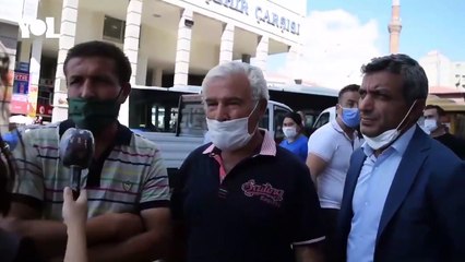 Vatandaştan "Ekonomi iyi" diyen diğer vatandaşa: "Damadına iyi damadına!"