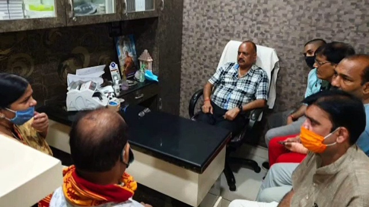 शोक संवेदना व्यक्त करने पहुंची सदर विधायक