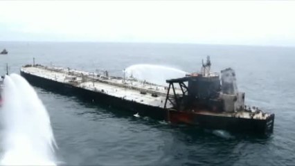 India moviliza un equipo especial de extinción en el incendio del petrolero New Diamond