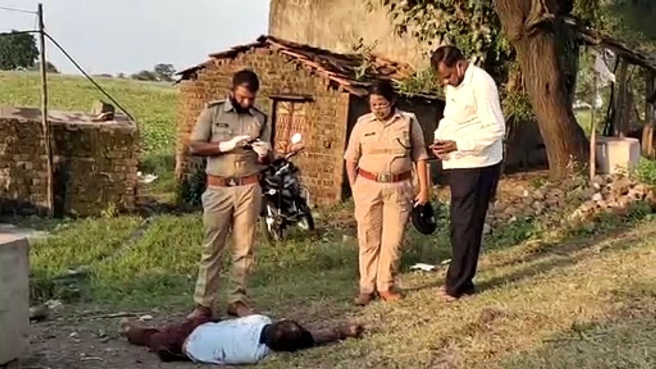 ऑटो चालक की हत्या, खेत में मिला शव, उंडासा तलाब के समीप चाकूओं से गोदा