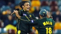 Shoaib Akhtar bowls out Ponting with a searing delivery!