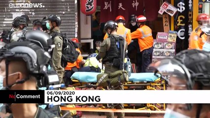 شاهد: اشتباكات جديدة بين الشرطة ومحتجين في هونغ كوتغ واعتقال المئات