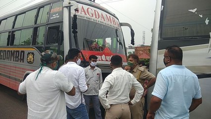 रूट को लेकर विवाद, समान नम्बर के संदेह में दो बसें सीज